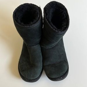 usa size 2 black uggs girls